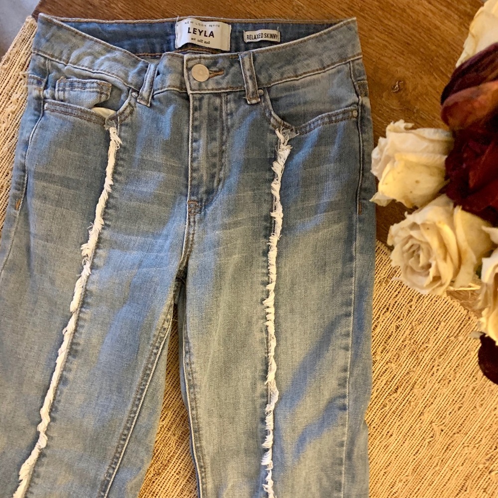 New Look Petite Fray Detail Jeans